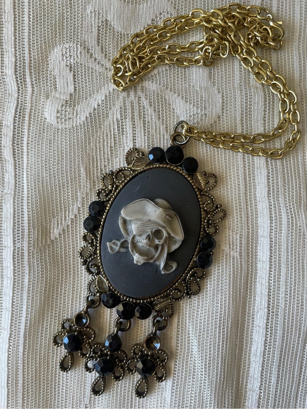 Gothic Pirate Skull Cameo Pendant Necklace – Ornate Antique Style